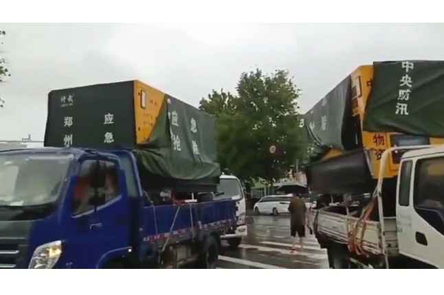 众志成城共同守护我们的城市—华体会体育(中国)HTH·官方网站积极参与郑州市防汛救灾工作